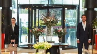 Çift Kişilik Oda Dizisinin Müziklerini Kim Yapıyor? 