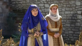 Saadet Işıl Aksoy'un Canlandırdığı Gülbahar Hatun Gerçekte Kimdir? 