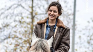 Taşacak Bu Deniz'in Eleni'si Ava Yaman Binicik Eğitimi Almaya Başladı! 