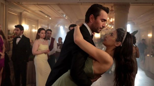 Çift Kişilik Oda Dizisi İlk Bölümüyle Reyting Şovu Yaptı! 