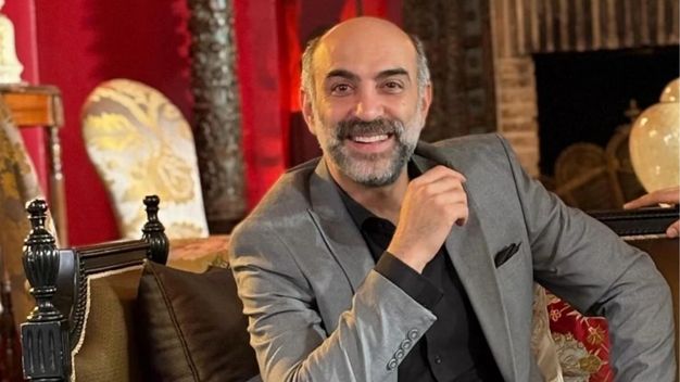 Erol Babaoğlu'dan Kızıl Goncalar Sürprizi! 