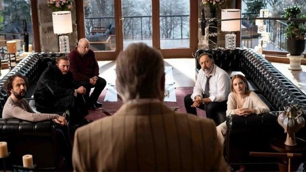 Haluk Bilginer ve Hazal Kaya'nın Yer Aldığı Sekizinci Aile Bomba Gibi Geliyor!