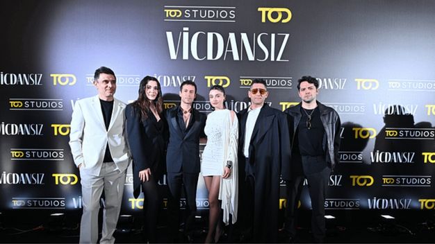 Sezonun Heyecanla Beklenen Dizisi Vicdansız Oyuncularının Bir Araya Geldiği Lansmanla Tanıtıldı!